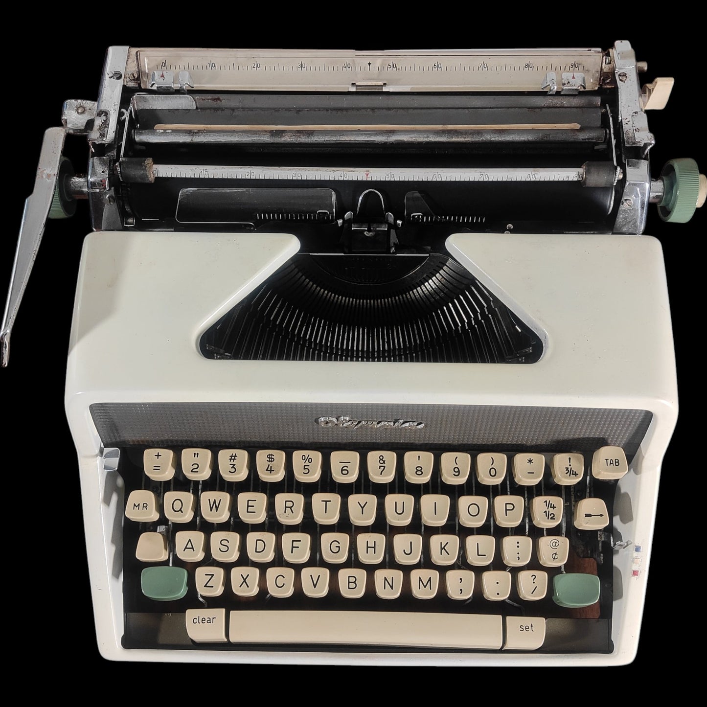 Image of Olympia SM7 Typewriter. Available from universaltypewritercompany.in
