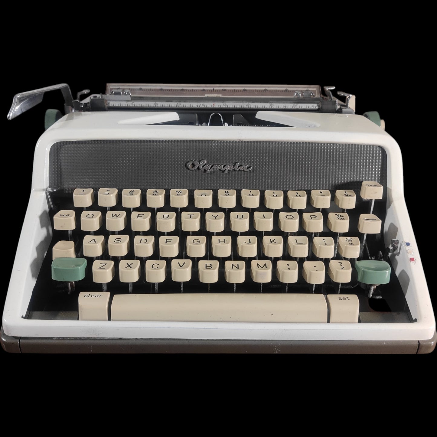 Image of Olympia SM7 Typewriter. Available from universaltypewritercompany.in