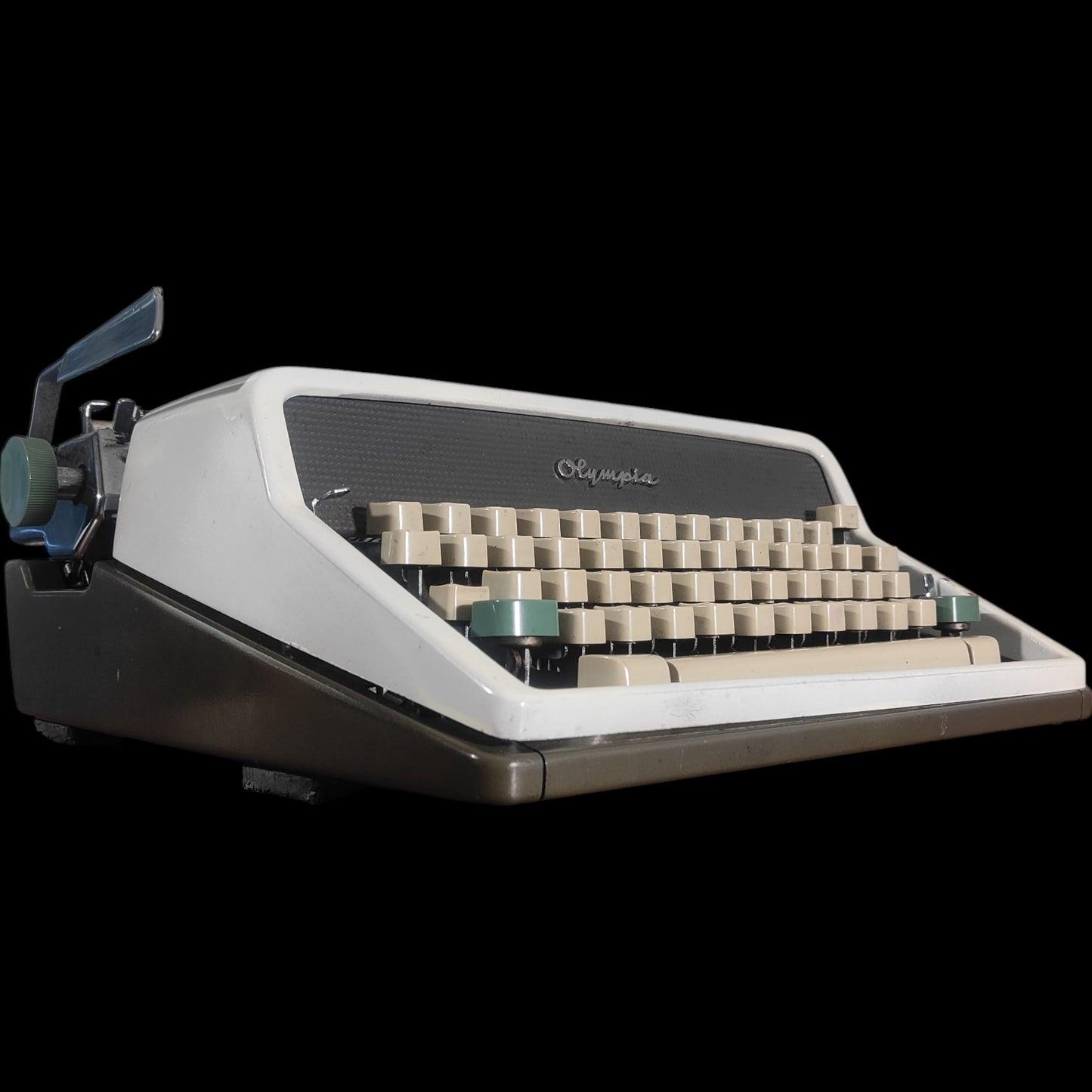 Image of Olympia SM7 Typewriter. Available from universaltypewritercompany.in