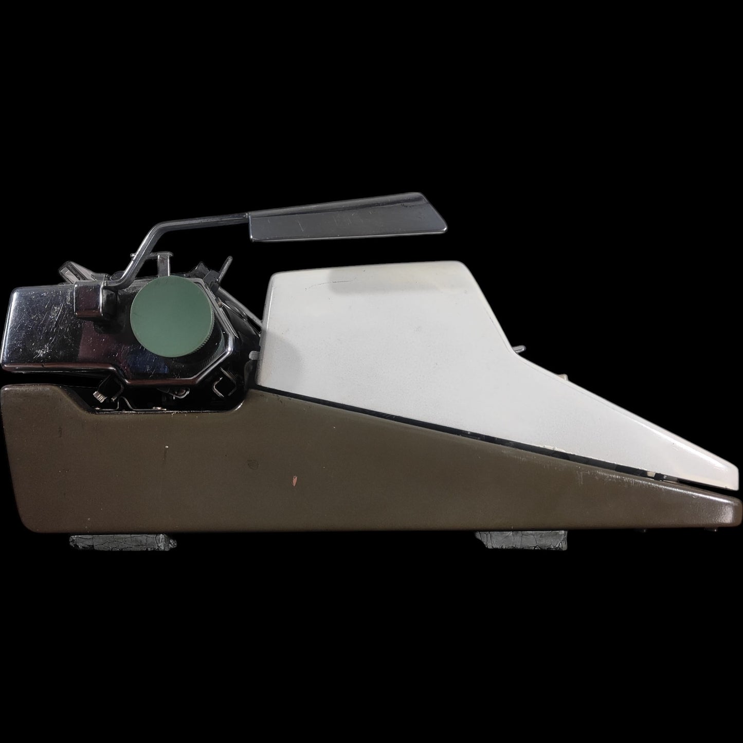 Image of Olympia SM7 Typewriter. Available from universaltypewritercompany.in