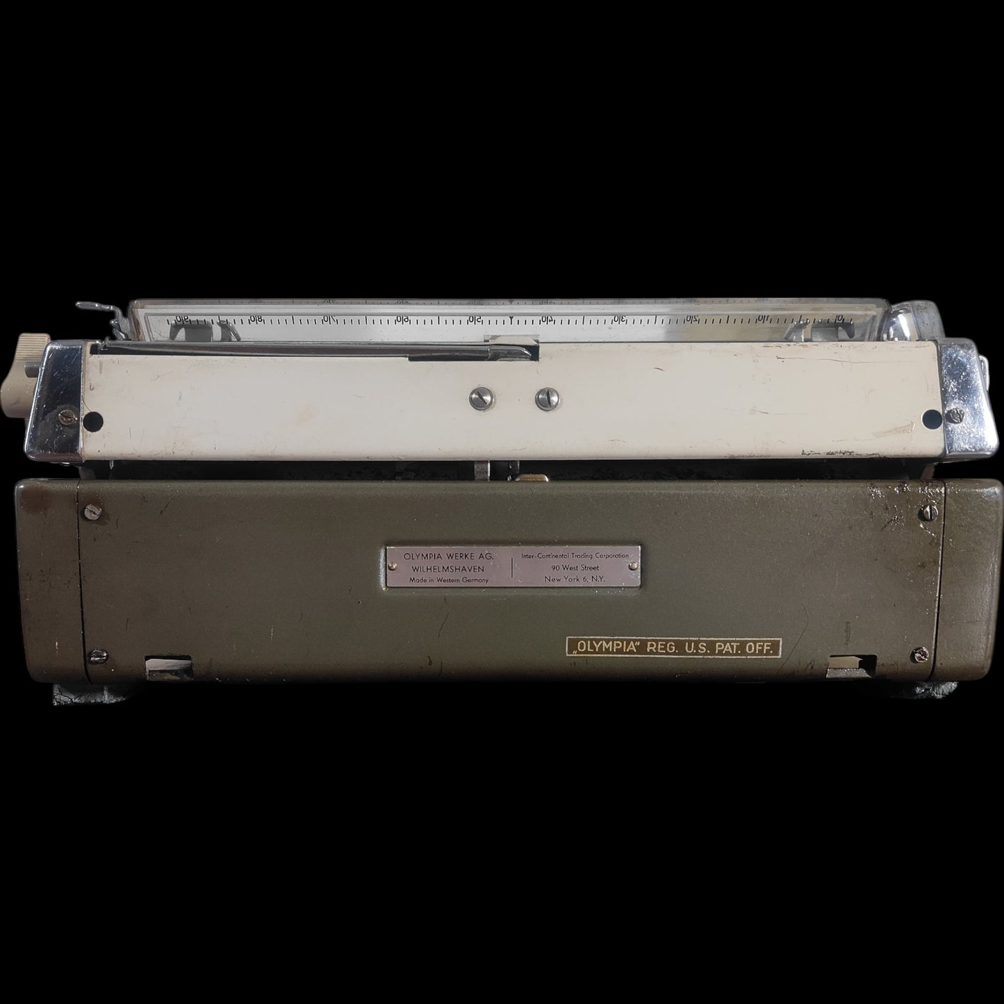 Image of Olympia SM7 Typewriter. Available from universaltypewritercompany.in