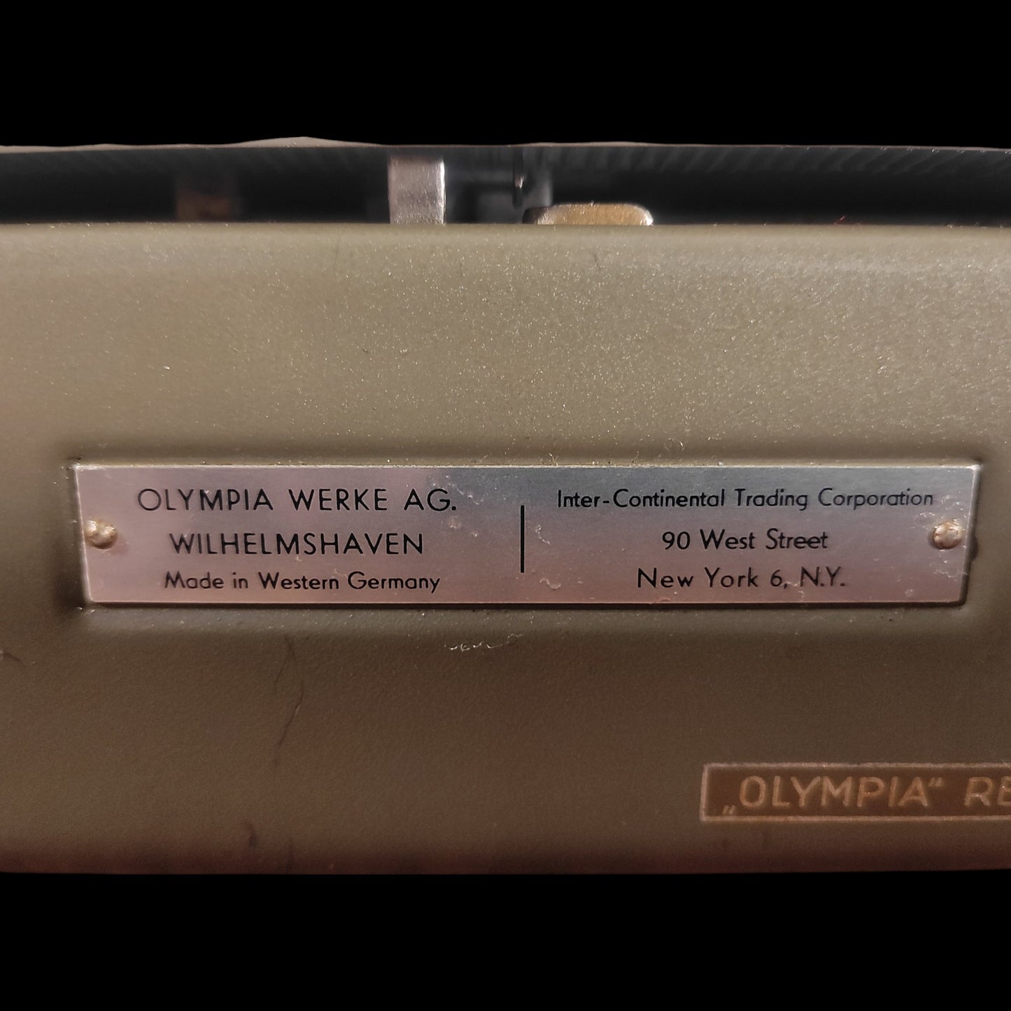 Image of Olympia SM7 Typewriter. Available from universaltypewritercompany.in