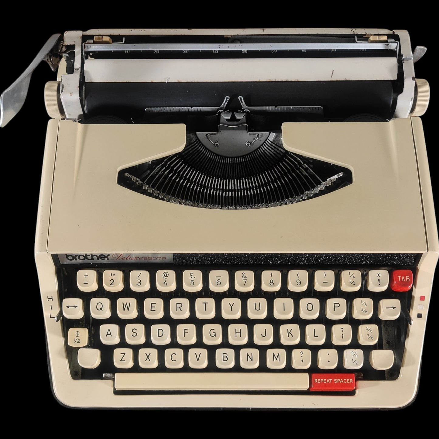 Image of Brother Deluxe 850TR Typewriter. Available from universaltypewritercompany.in