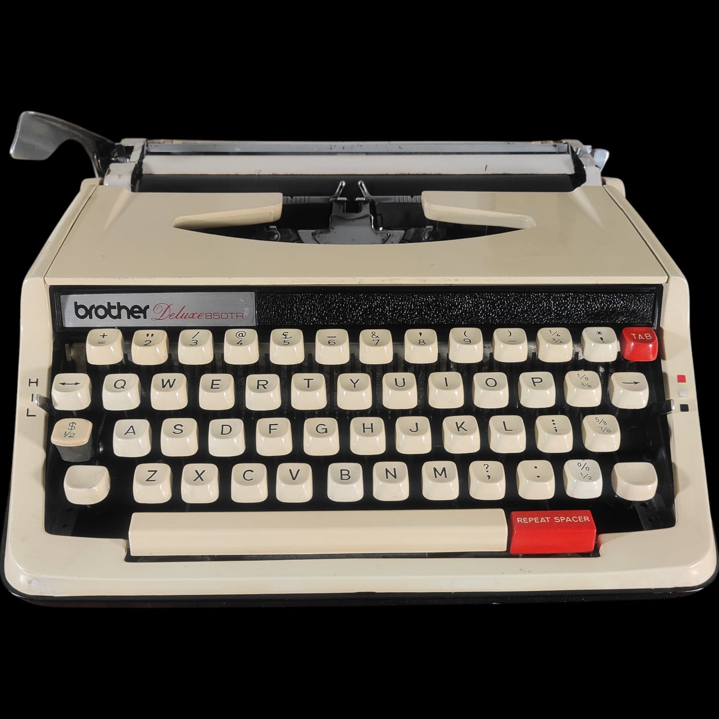 Image of Brother Deluxe 850TR Typewriter. Available from universaltypewritercompany.in