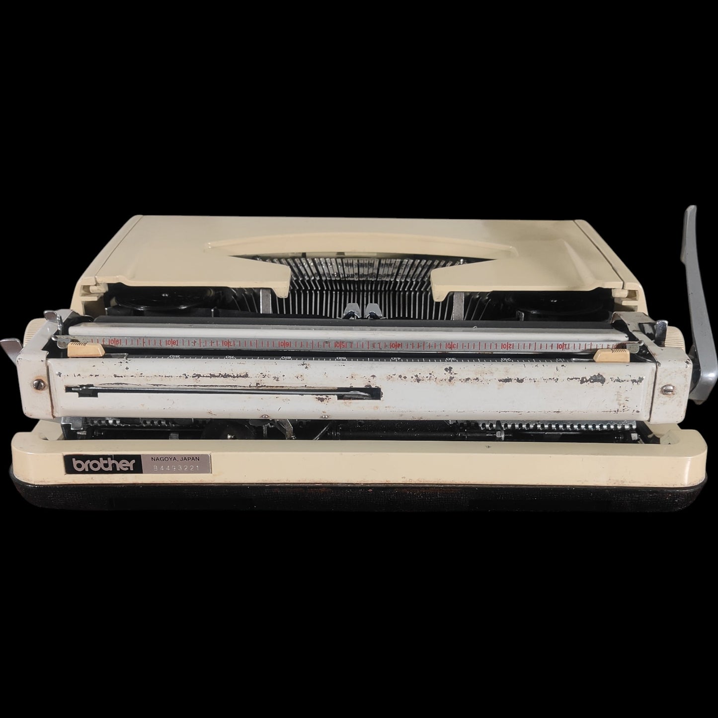 Image of Brother Deluxe 850TR Typewriter. Available from universaltypewritercompany.in