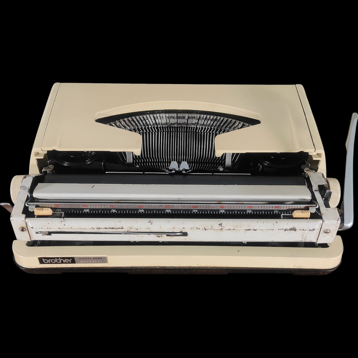 Image of Brother Deluxe 850TR Typewriter. Available from universaltypewritercompany.in
