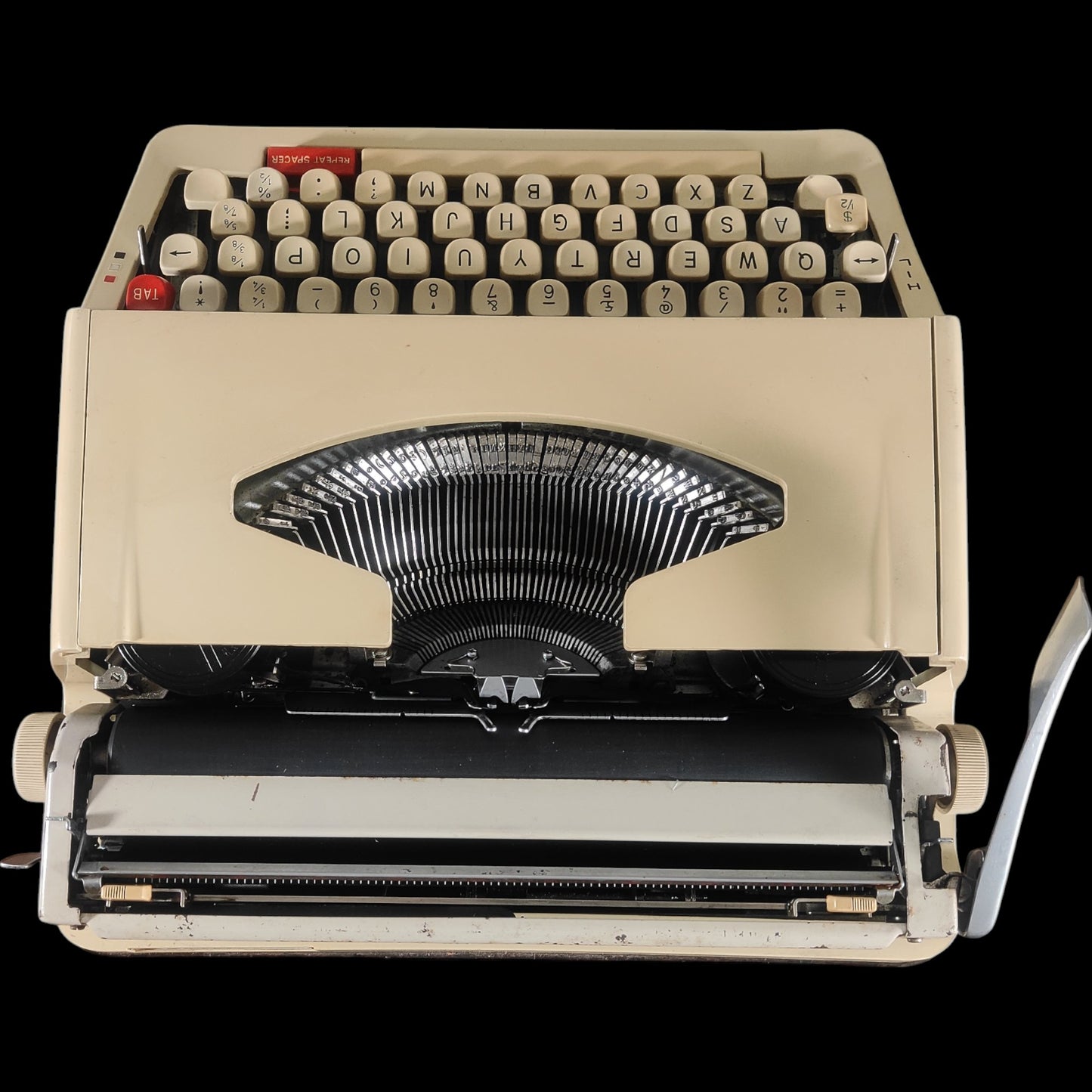 Image of Brother Deluxe 850TR Typewriter. Available from universaltypewritercompany.in