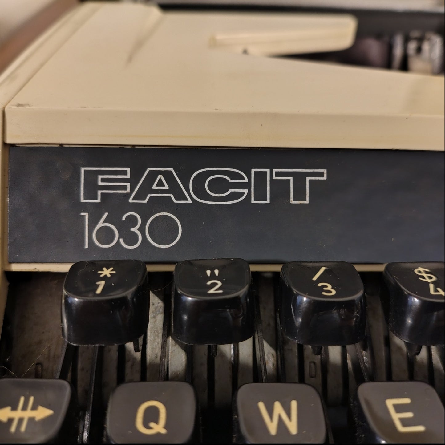 Image of Facit 1630 Typewriter. Available from universaltypewritercompany.in