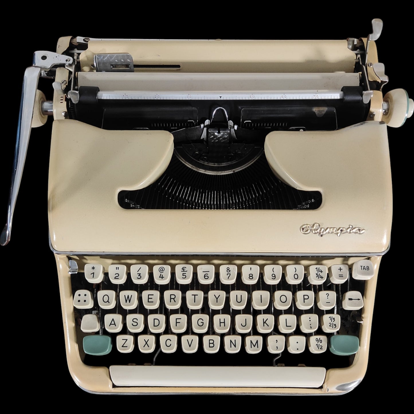 Image of Olympia SM3 Typewriter. Available from universaltypewritercompany.in