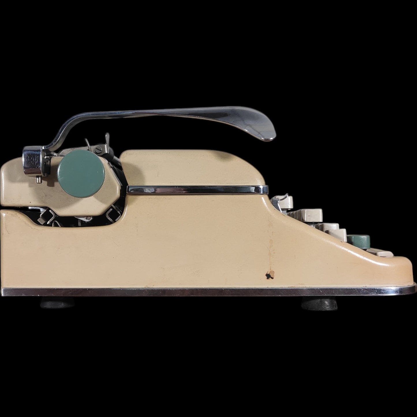 Image of Olympia SM3 Typewriter. Available from universaltypewritercompany.in