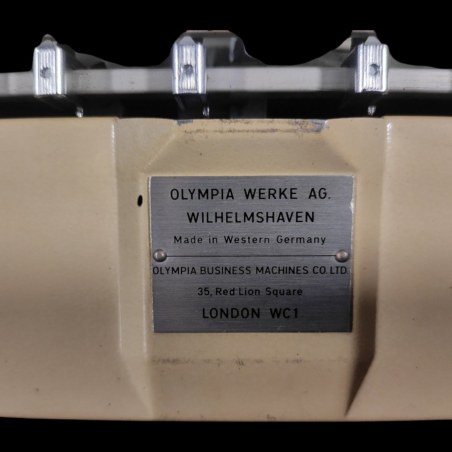 Image of Olympia SM3 Typewriter. Available from universaltypewritercompany.in