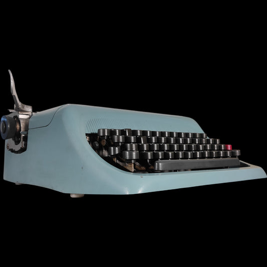Image of Olivetti Studio 44 Typewriter. Available from universaltypewritercompany.in