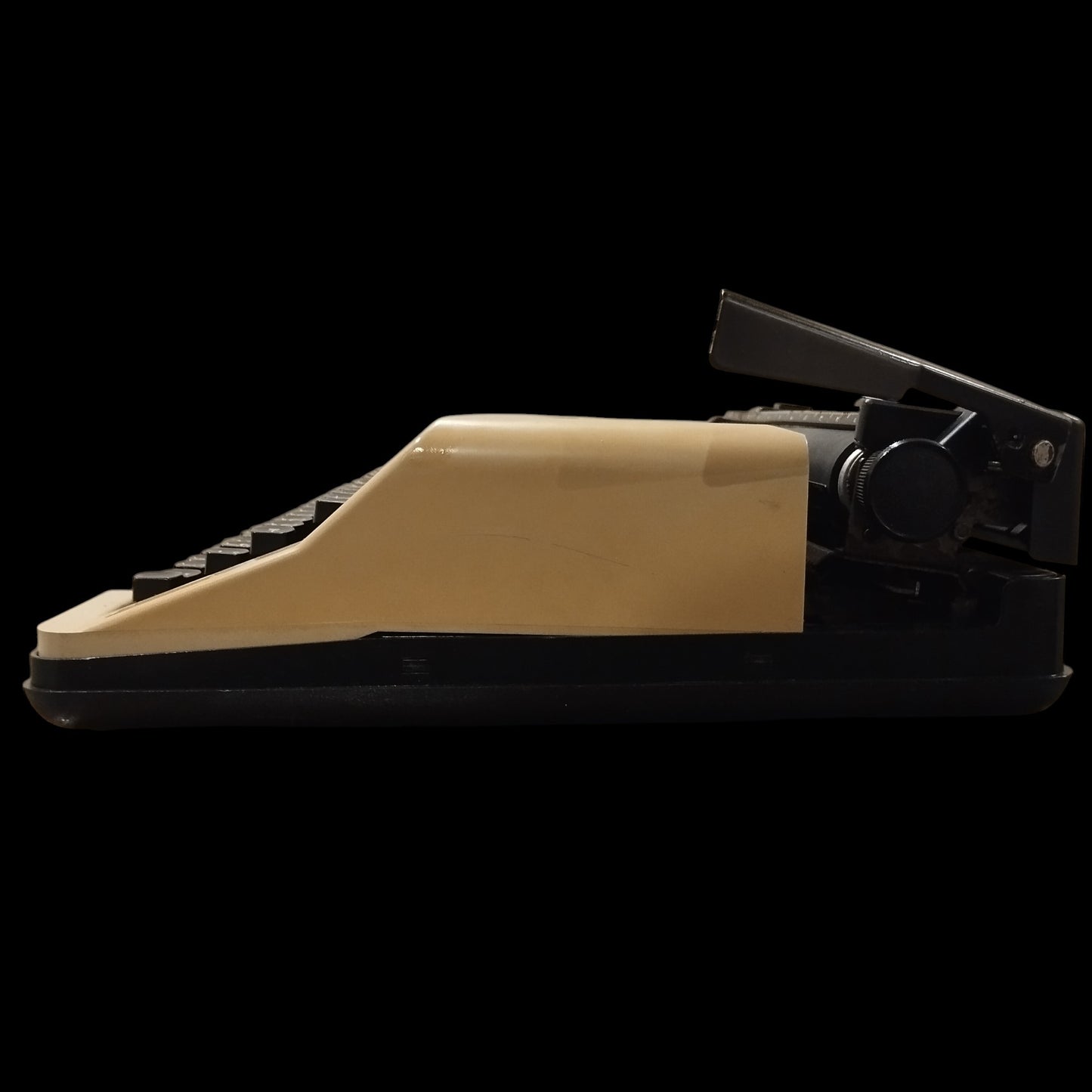Image of Rover 4000 Comfort Urdu Arabic Typewriter. Available from universaltypewritercompany.in