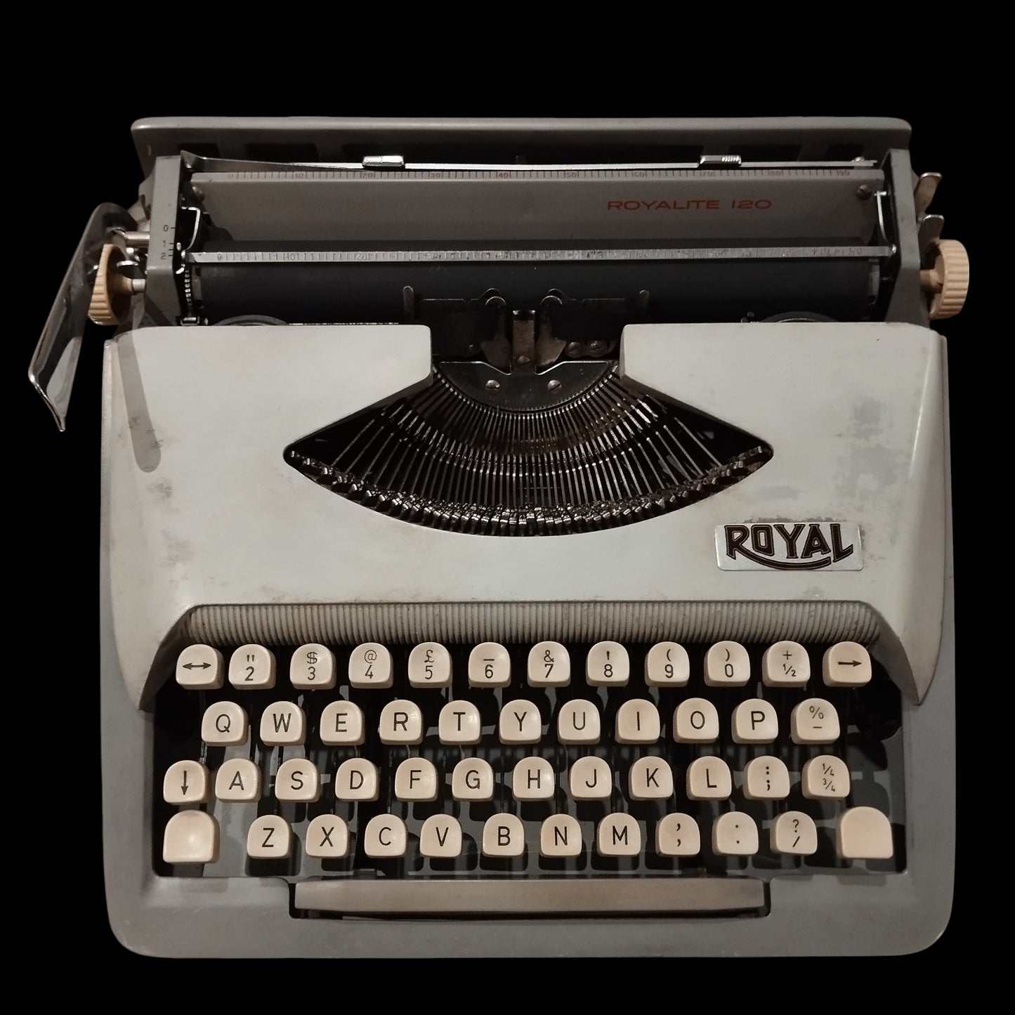Image of Royal Royalite 120 Typewriter. Available from universaltypewritercompany.in