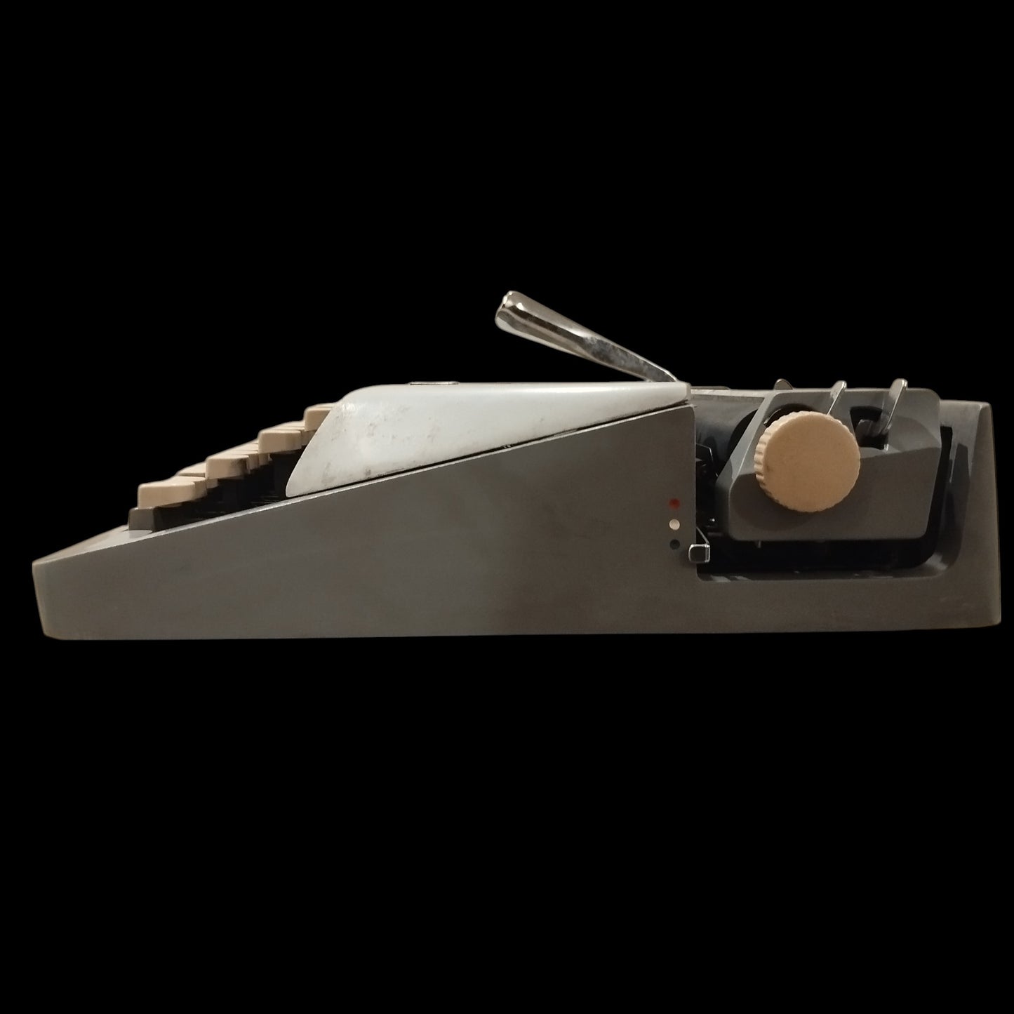 Image of Royal Royalite 120 Typewriter. Available from universaltypewritercompany.in