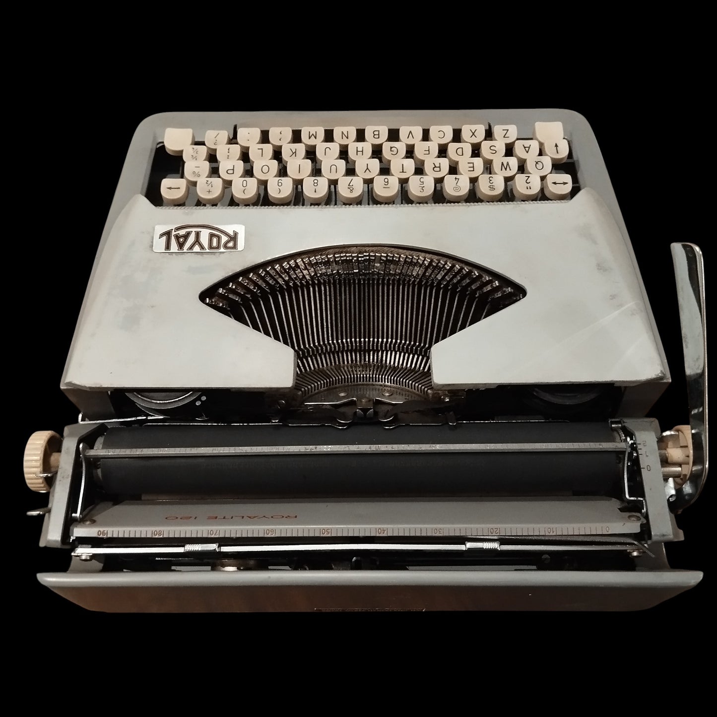 Image of Royal Royalite 120 Typewriter. Available from universaltypewritercompany.in