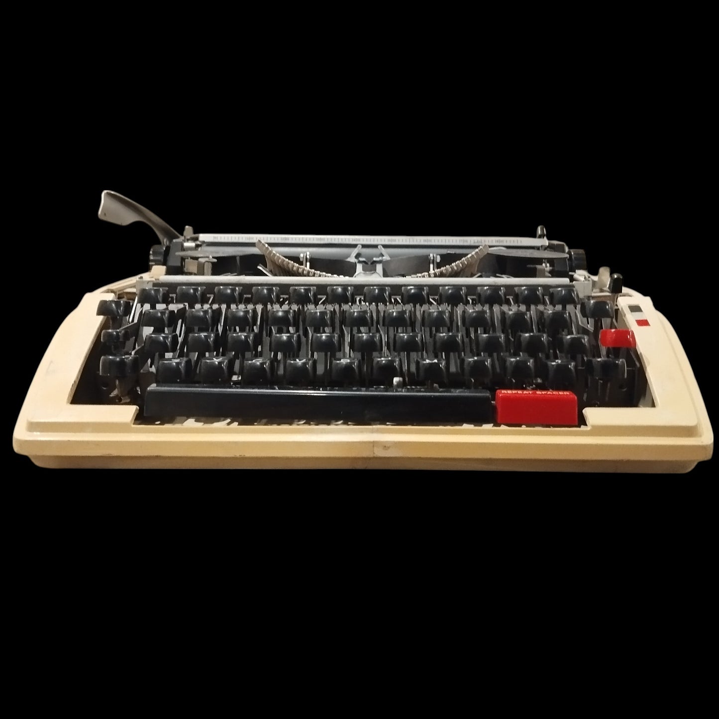 Image of Brother 750TR Typewriter. Available from universaltypewritercompany.in
