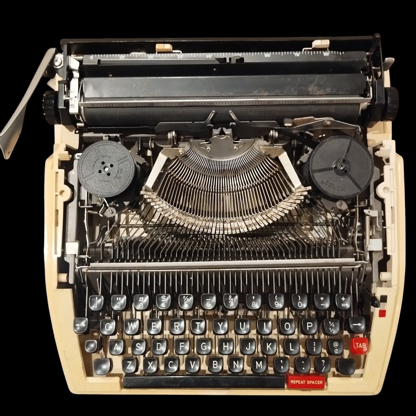 Image of Brother 750TR Typewriter. Available from universaltypewritercompany.in