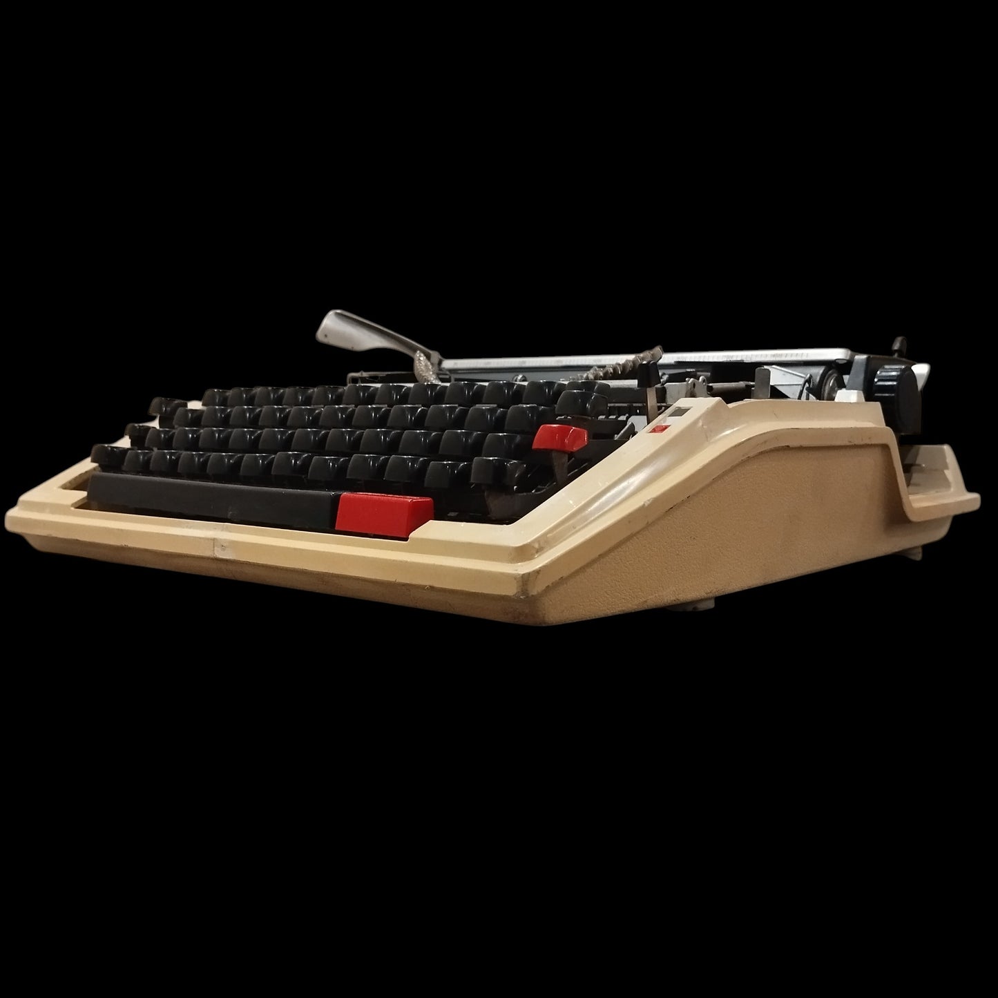 Image of Brother 750TR Typewriter. Available from universaltypewritercompany.in