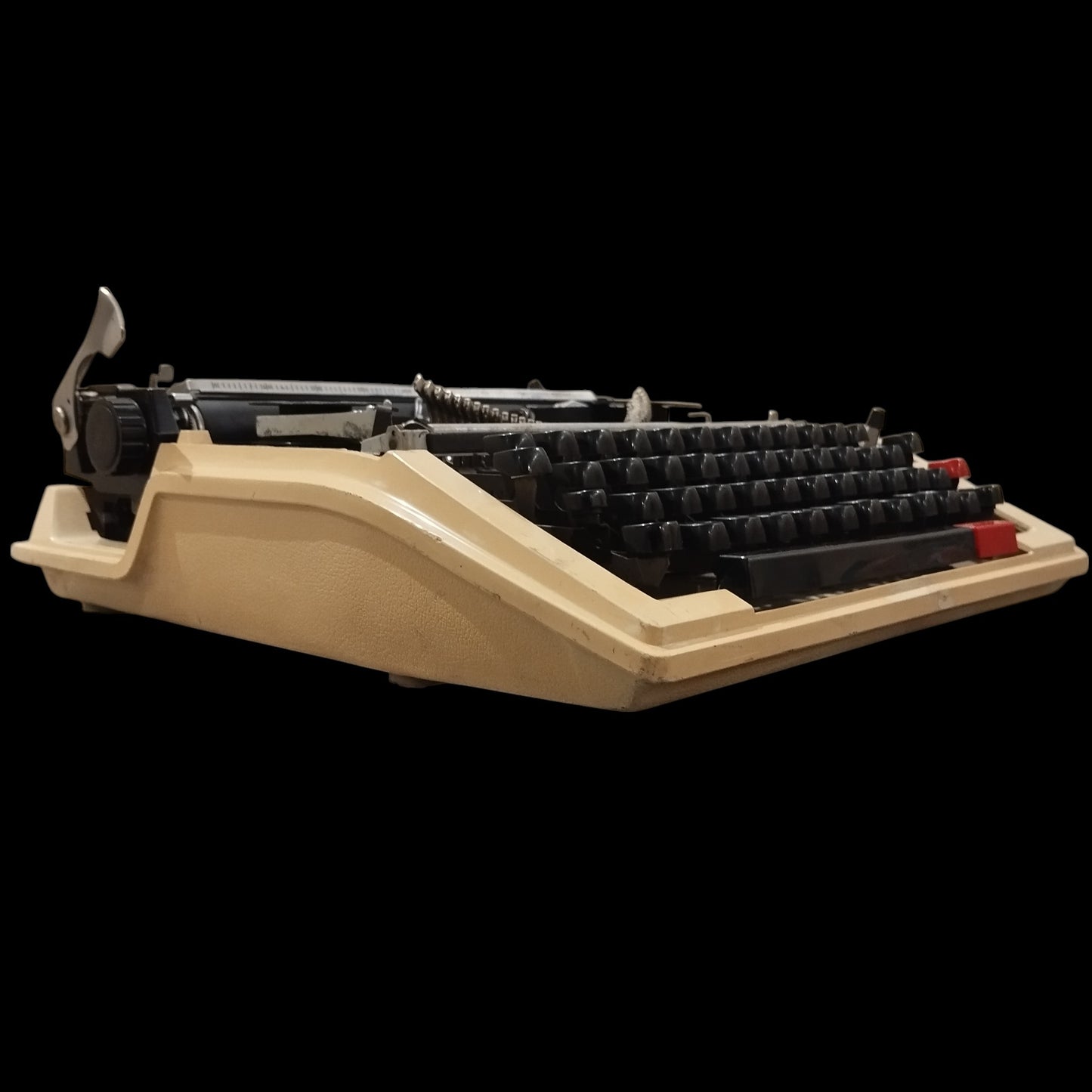 Image of Brother 750TR Typewriter. Available from universaltypewritercompany.in