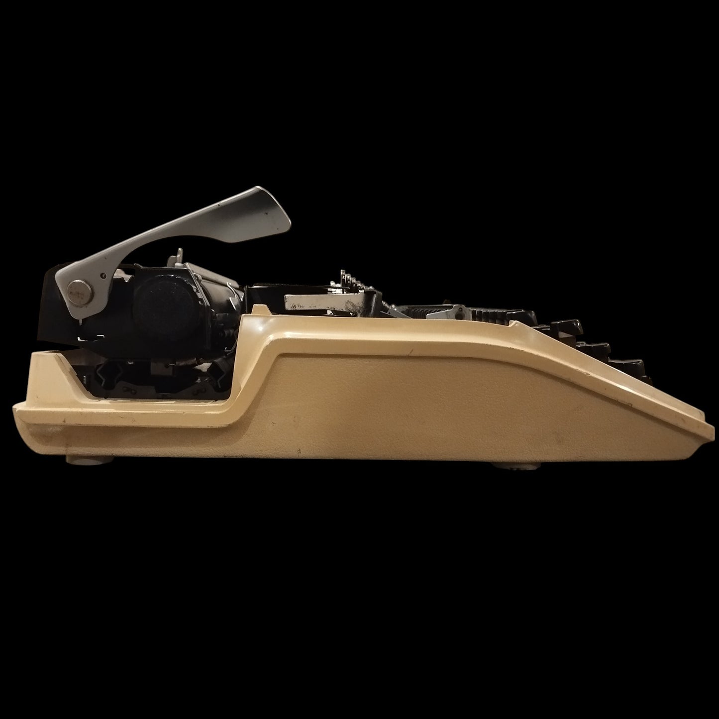 Image of Brother 750TR Typewriter. Available from universaltypewritercompany.in
