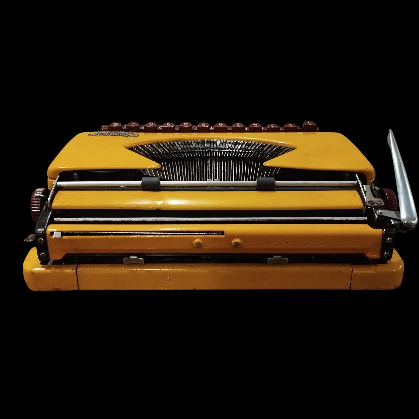 Image of Olympia Splendid 33 Typewriter. Available from universaltypewritercompany.in