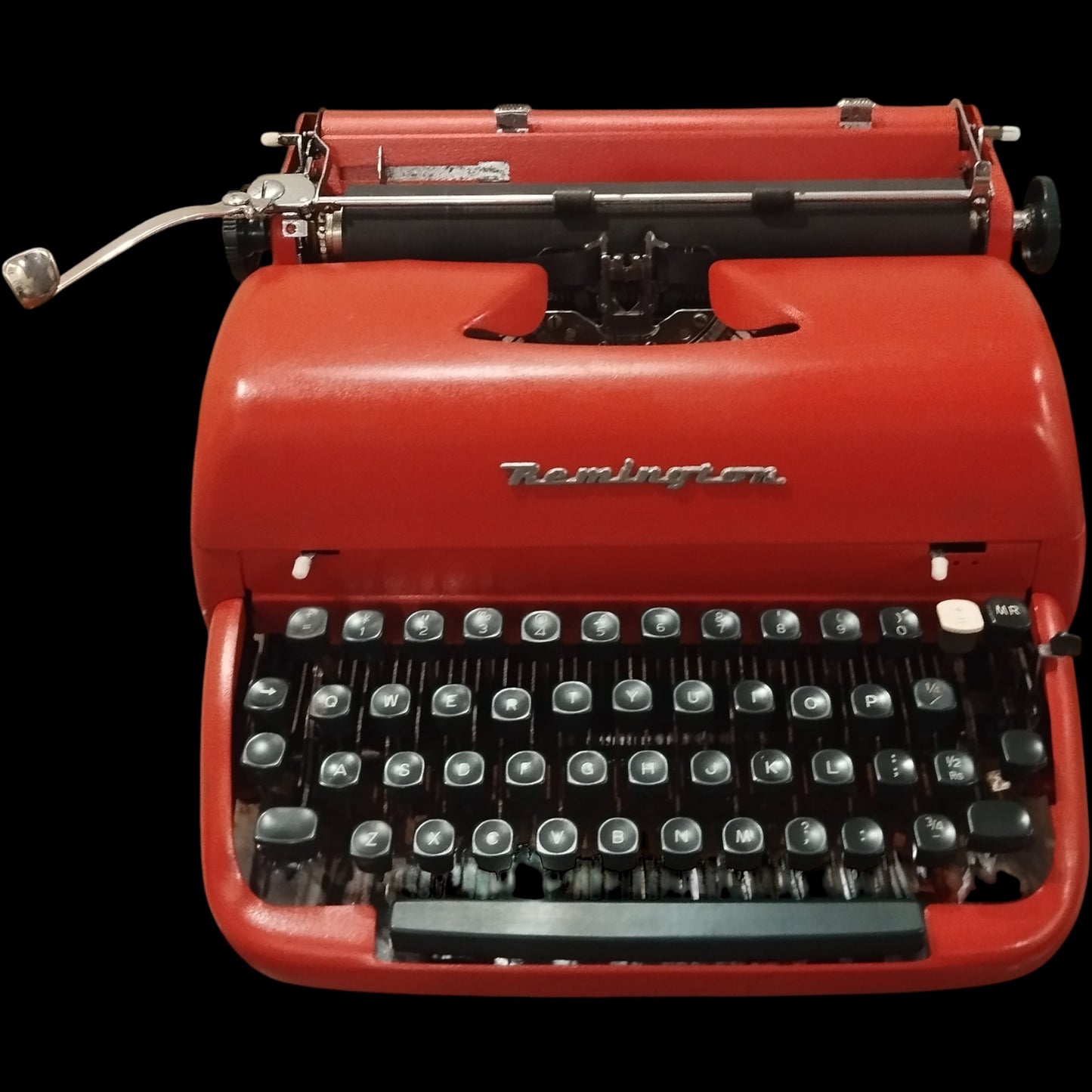 Image of Remington Personal Portable Typewriter. Available from universaltypewritercompany.in