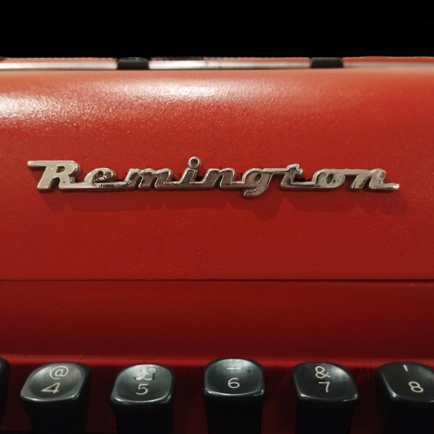 Image of Remington Personal Portable Typewriter. Available from universaltypewritercompany.in