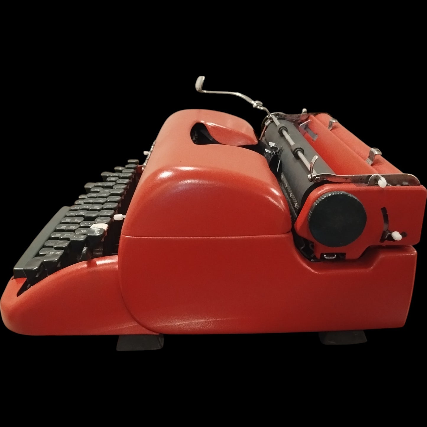 Image of Remington Personal Portable Typewriter. Available from universaltypewritercompany.in