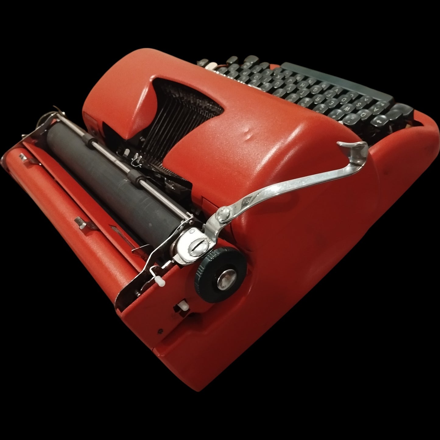 Image of Remington Personal Portable Typewriter. Available from universaltypewritercompany.in