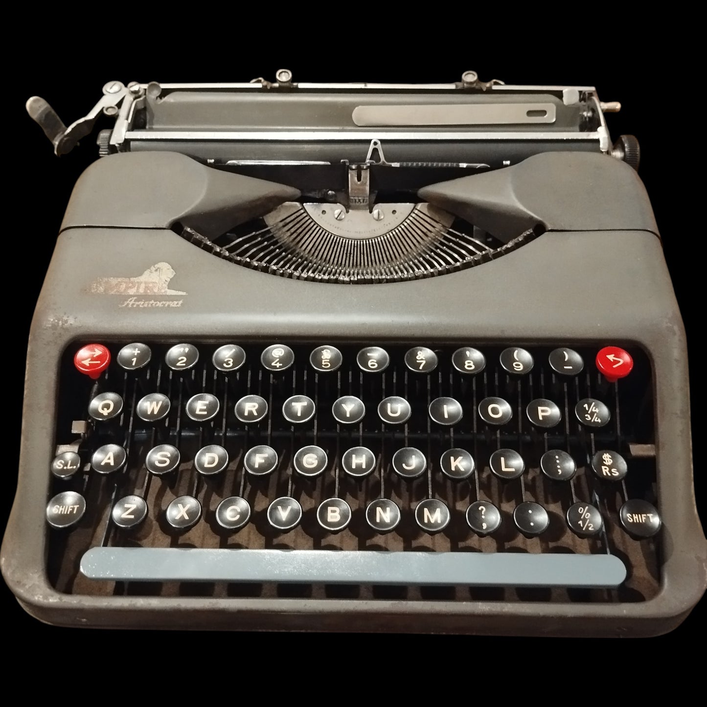 Image of Empire Aristocrat Typewriter. Available from universaltypewritercompany.in