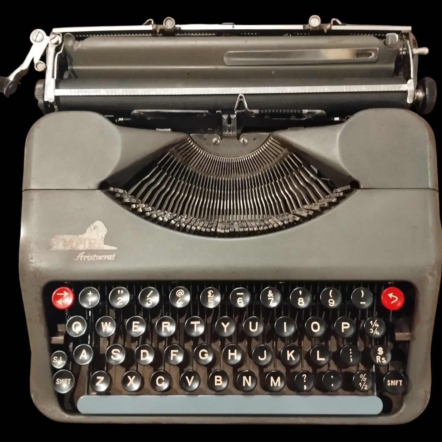 Image of Empire Aristocrat Typewriter. Available from universaltypewritercompany.in