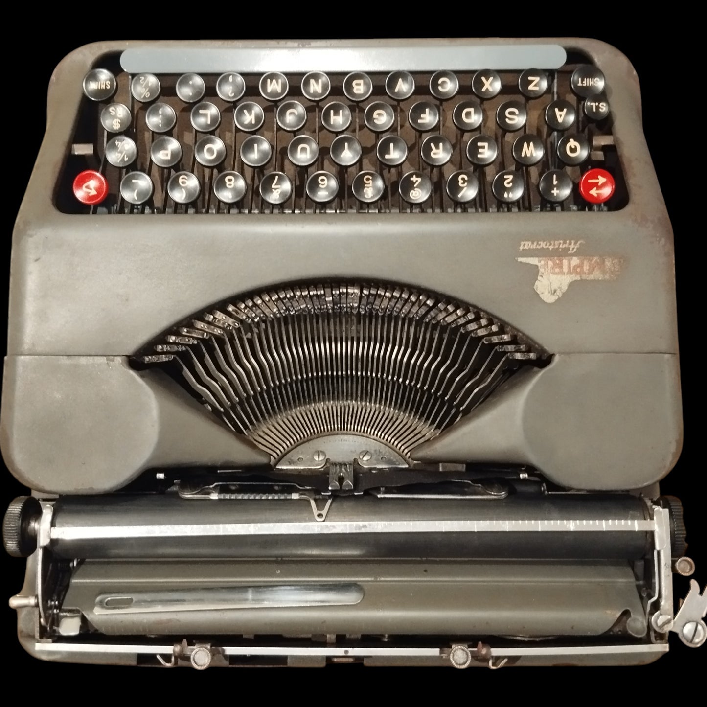 Image of Empire Aristocrat Typewriter. Available from universaltypewritercompany.in
