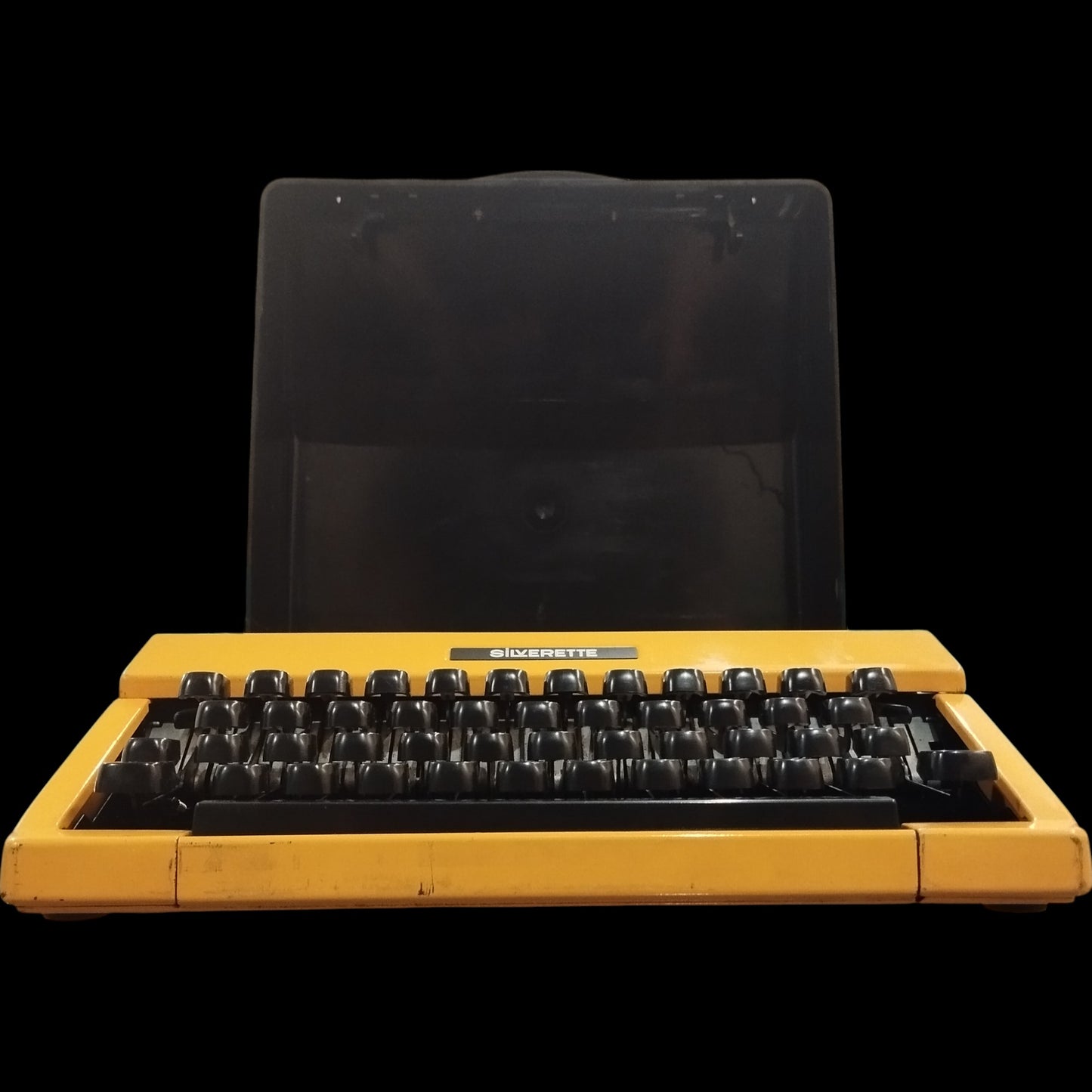 Image of Silver Reed Silverette Typewriter. Available from universaltypewritercompany.in