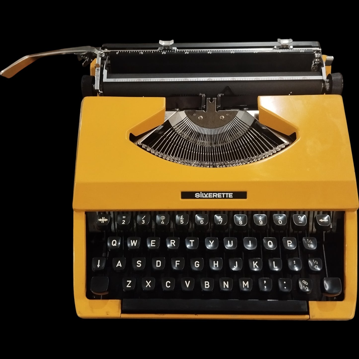 Image of Silver Reed Silverette Typewriter. Available from universaltypewritercompany.in