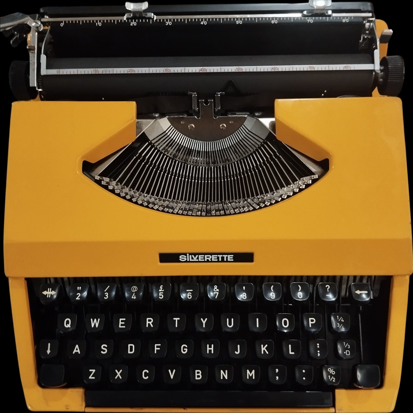 Image of Silver Reed Silverette Typewriter. Available from universaltypewritercompany.in