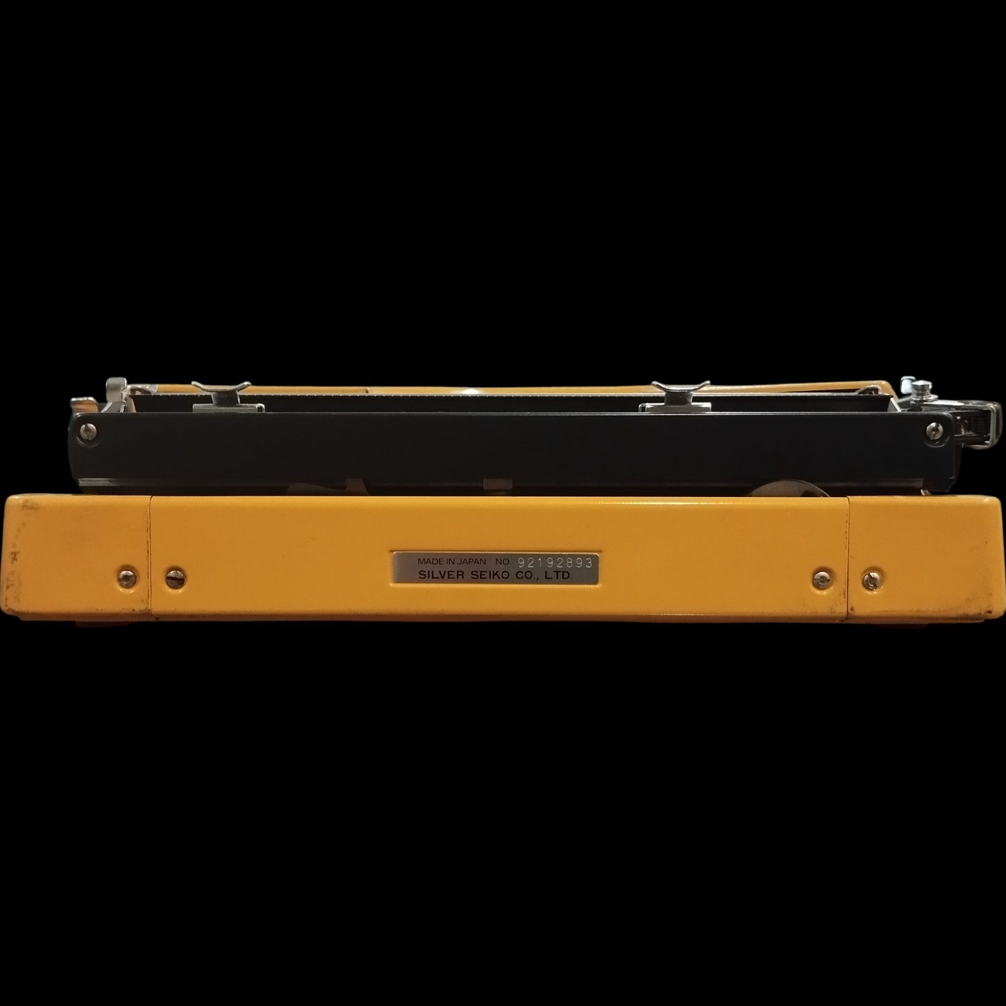 Image of Silver Reed Silverette Typewriter. Available from universaltypewritercompany.in