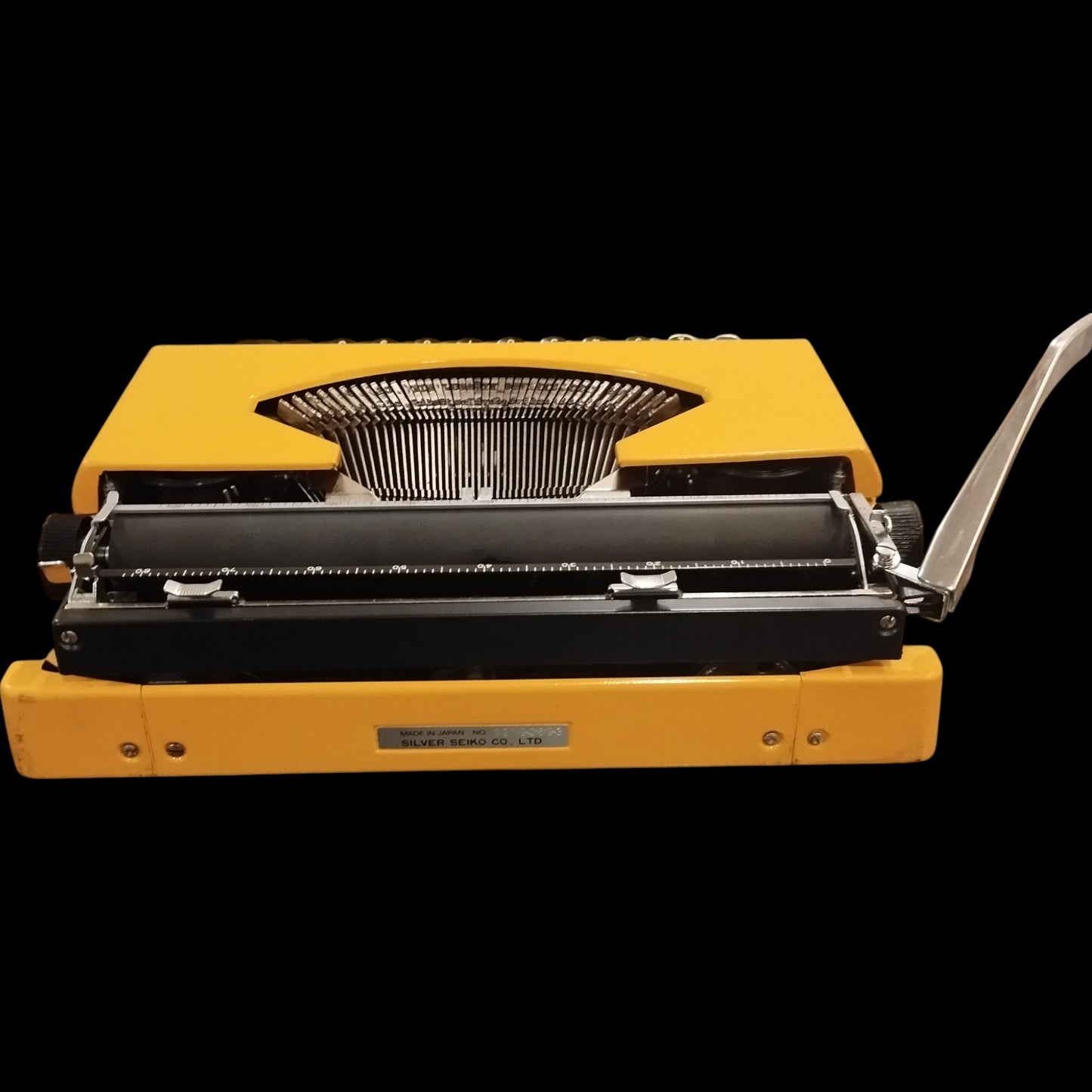 Image of Silver Reed Silverette Typewriter. Available from universaltypewritercompany.in