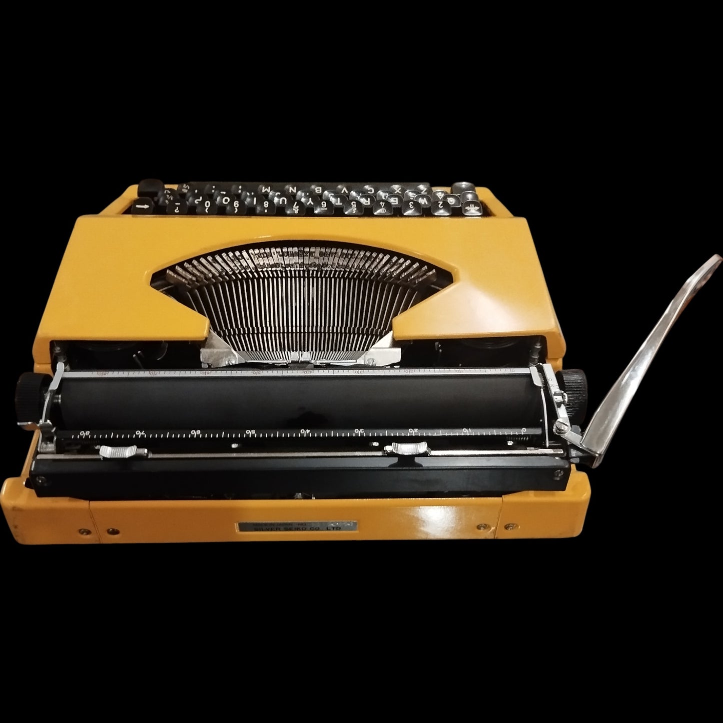Image of Silver Reed Silverette Typewriter. Available from universaltypewritercompany.in