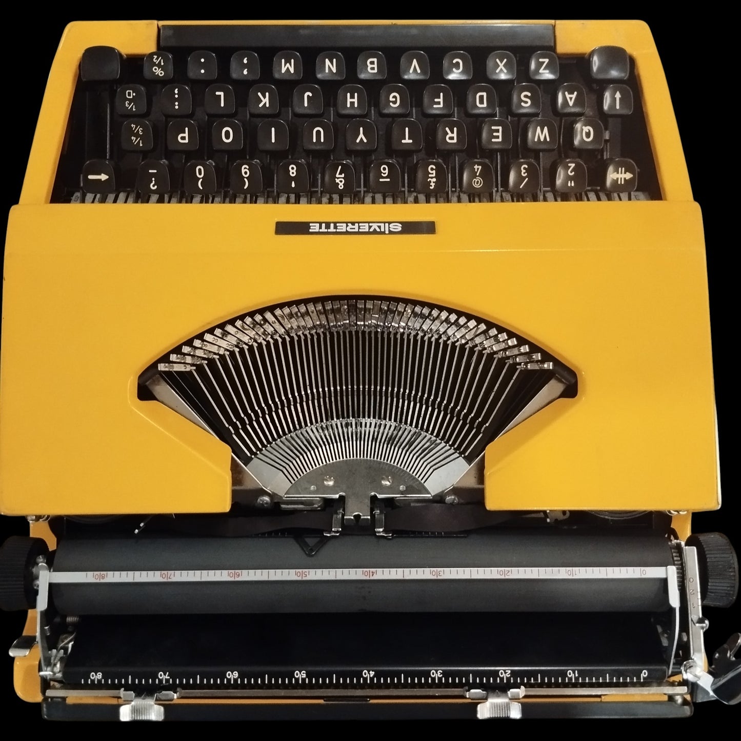 Image of Silver Reed Silverette Typewriter. Available from universaltypewritercompany.in