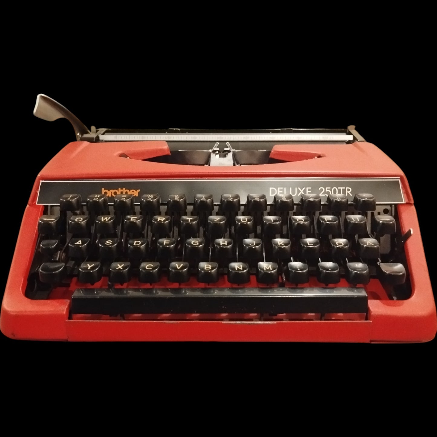 Image of Brother Deluxe 250TR Typewriter. Available from universaltypewritercompany.in