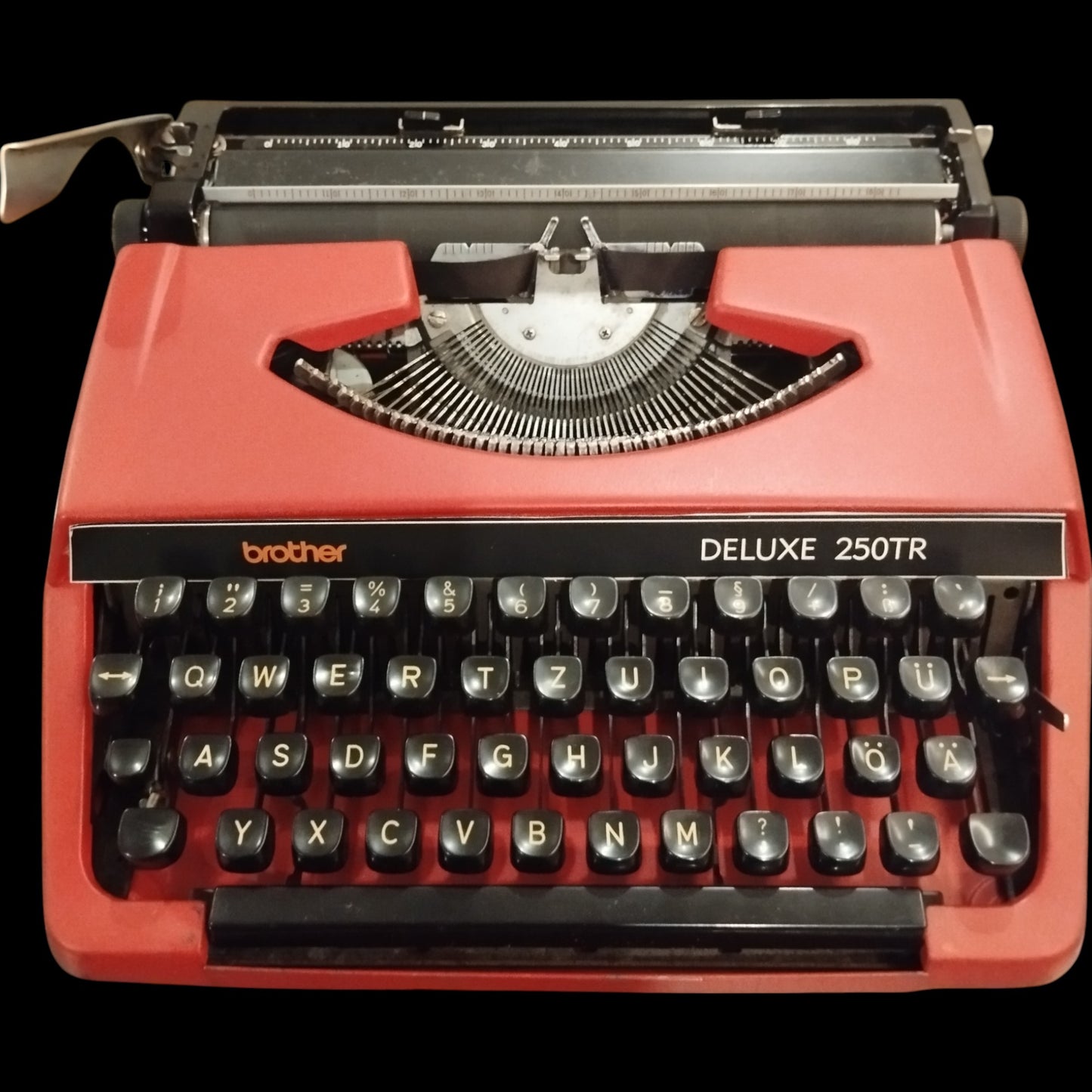 Image of Brother Deluxe 250TR Typewriter. Available from universaltypewritercompany.in