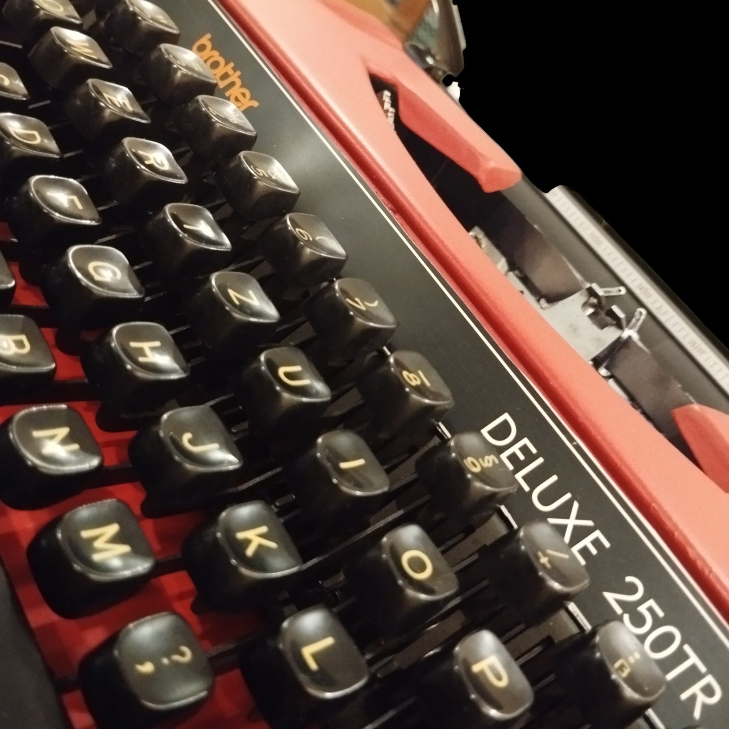Image of Brother Deluxe 250TR Typewriter. Available from universaltypewritercompany.in