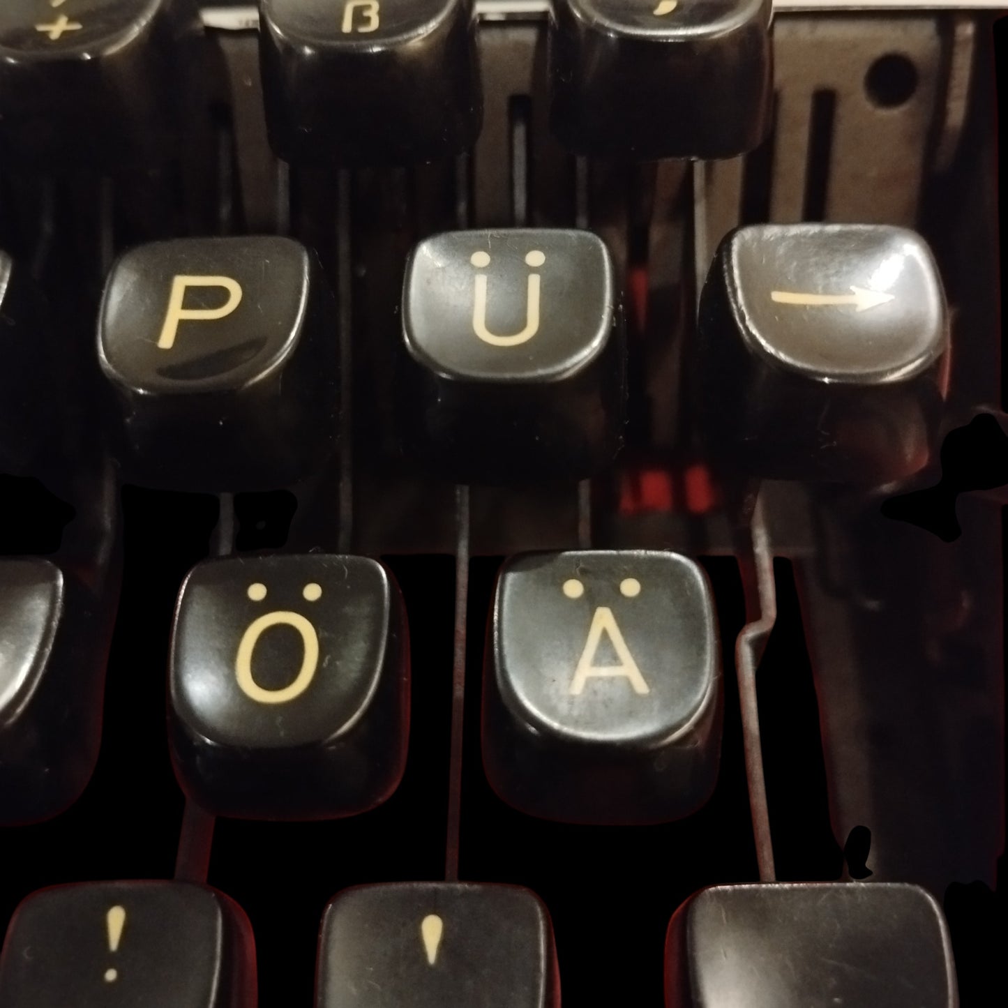 Image of Brother Deluxe 250TR Typewriter. Available from universaltypewritercompany.in