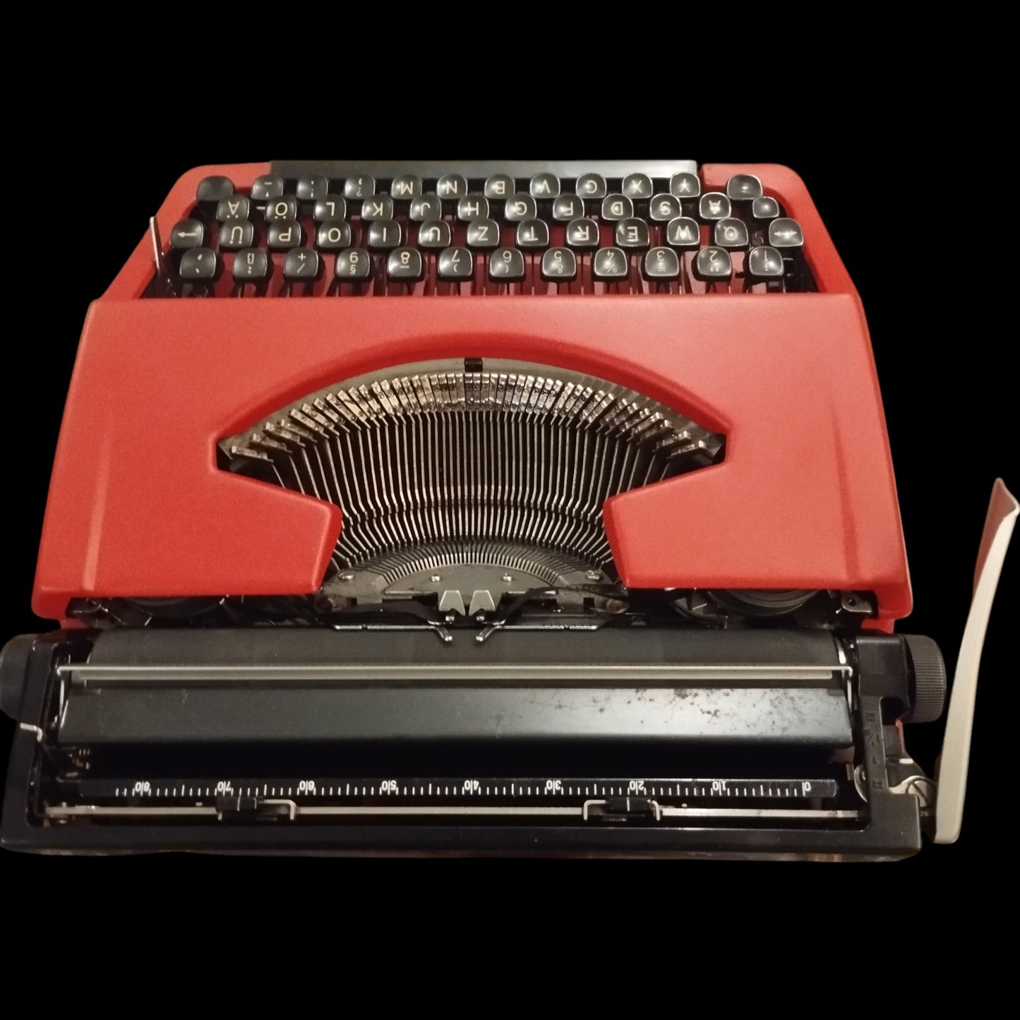Image of Brother Deluxe 250TR Typewriter. Available from universaltypewritercompany.in