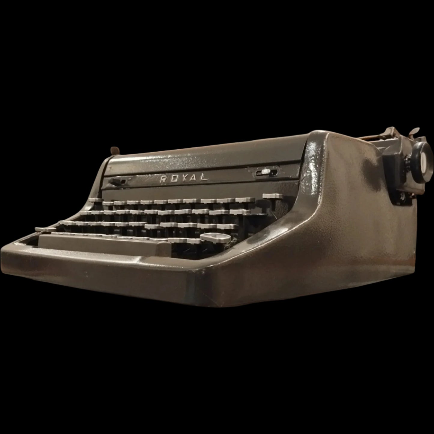 Image of Royal Quiet De Luxe Typewriter. Available from universaltypewritercompany.in