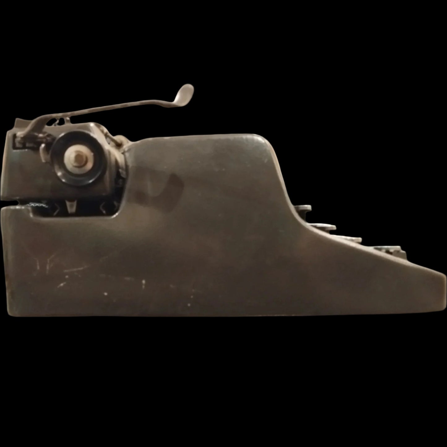 Image of Royal Quiet De Luxe Typewriter. Available from universaltypewritercompany.in