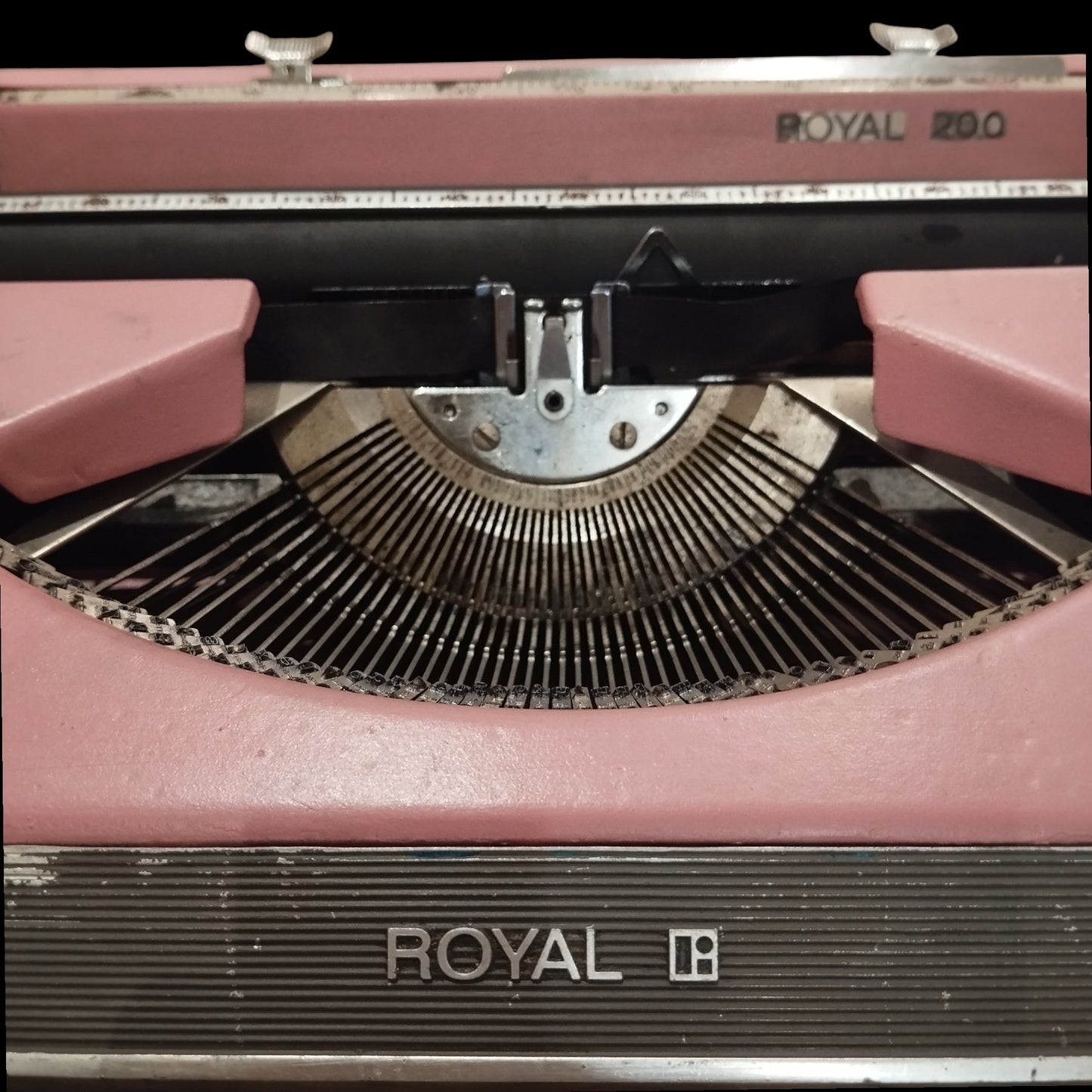 Image of Royal 200 Typewriter. Available from universaltypewritercompany.in