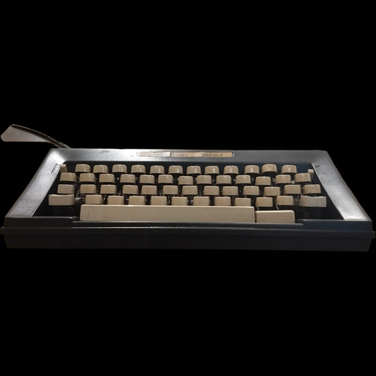 Image of Marathon 880 DLX Typewriter. Available from universaltypewritercompany.in