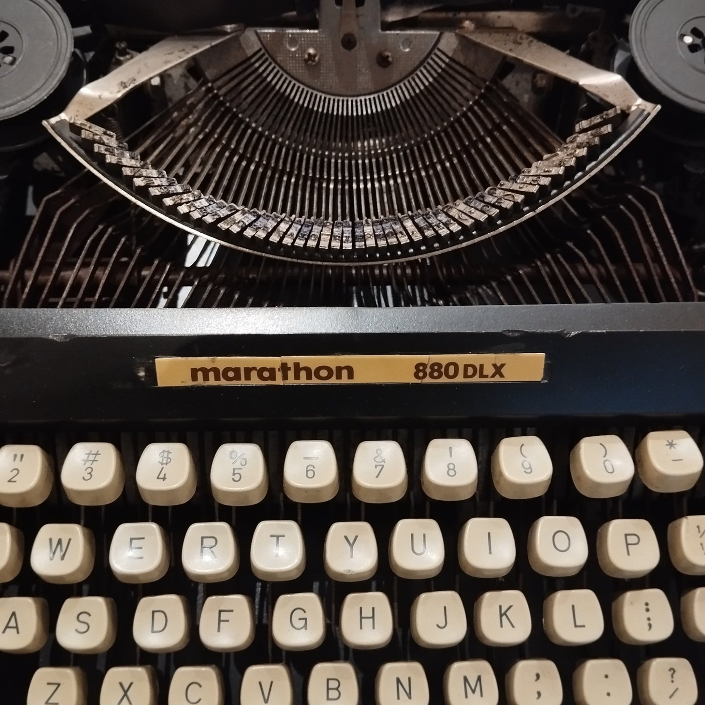 Image of Marathon 880 DLX Typewriter. Available from universaltypewritercompany.in